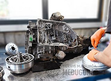 Radionica Servis mjenjača Međugorac – rastavljeni dijelovi automatskog mjenjača. Radionica Servis mjenjača Međugorac – rastavljeni dijelovi automatskog mjenjača.